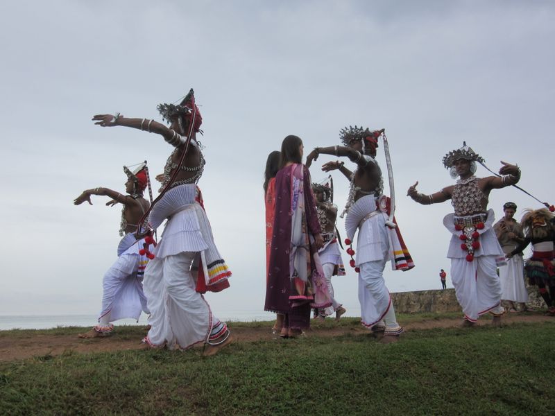 Dancing on the fort's ramparts