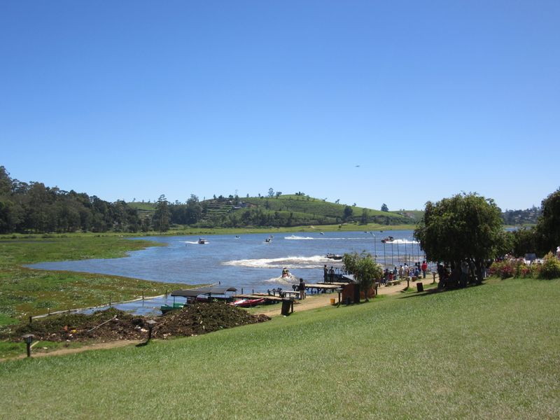 Lake Gregory - speedboats and jetskis whizz around