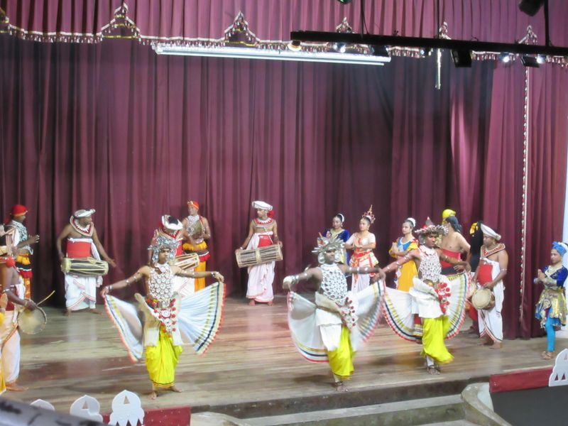 Ves Natuma dancers
