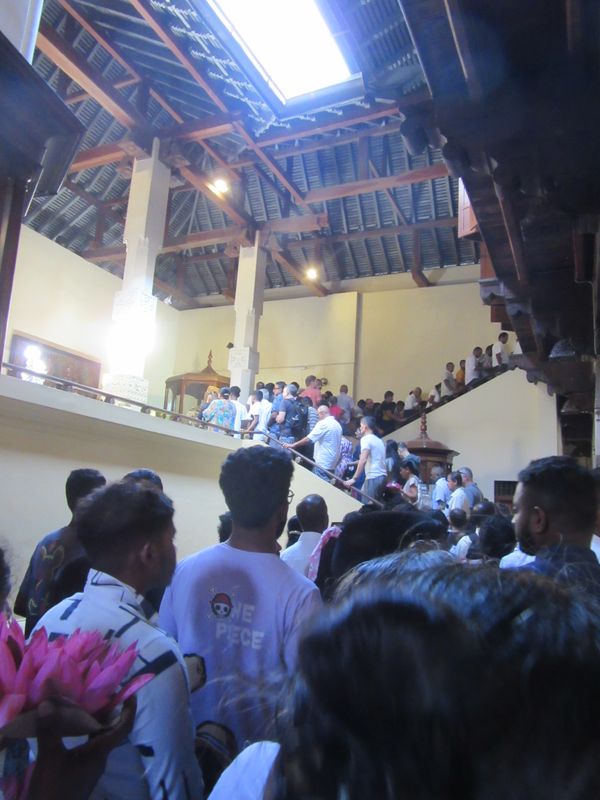 Friday crowds to give their offerings