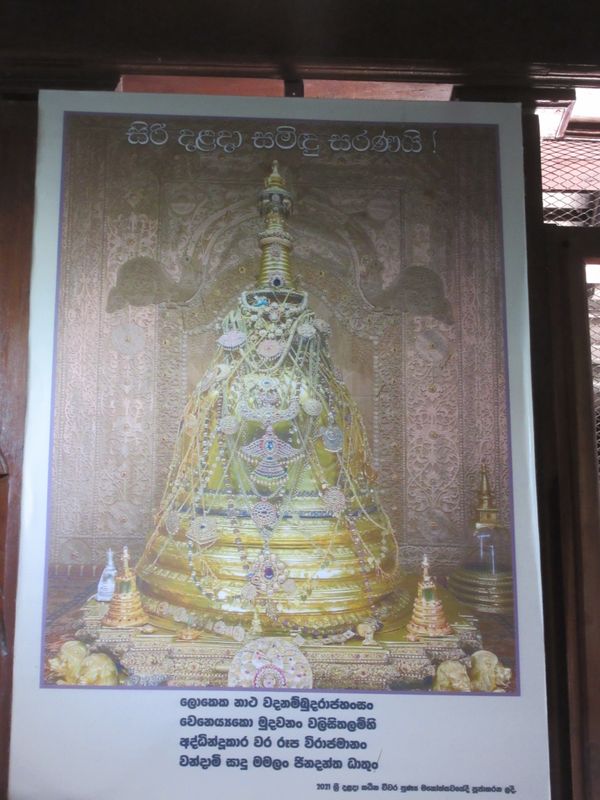 A picture of the golden casket (a series of six dagobas of diminishing size)