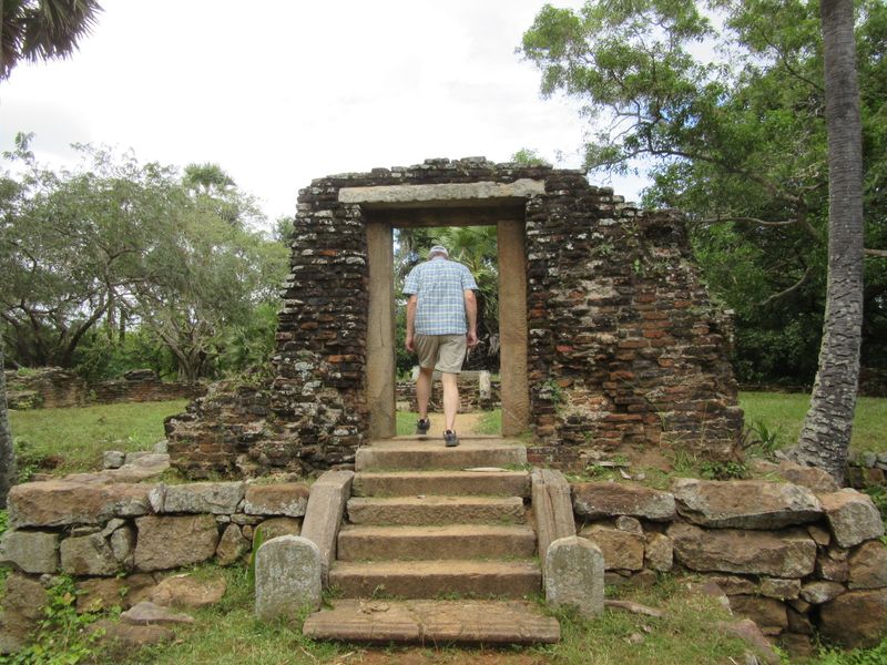 Pete explores a ruin