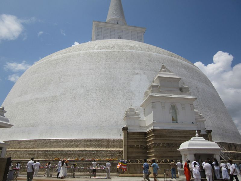 Ruvanvelisaya Dagoba