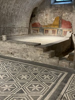 Roman house tiles and frescoes, Sploeto