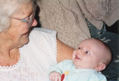 76111297.WUWFAYu3.RyanandGreatGrandmaHarris_1995.jpeg