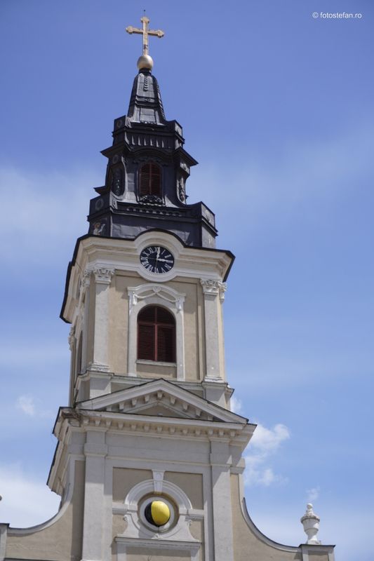 oradea-poze-romania-biserica-cu-luna.JPG