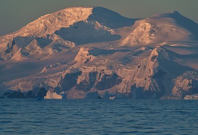 Antarctica sunrise 0470.jpg