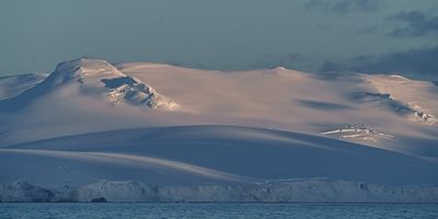 Antarctica sunrise 0627.jpg