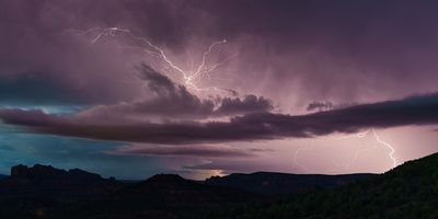 lightning 8650.jpg