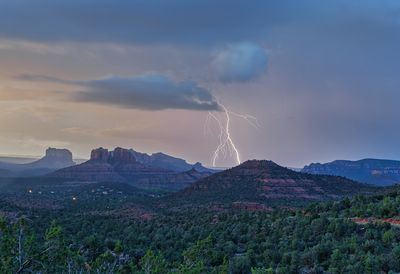 lightning 8680.jpg