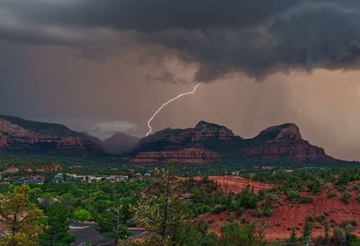 Twin Buttes strike 8739.jpg