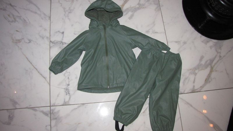 86 REGENPAK H&M groen 14,50