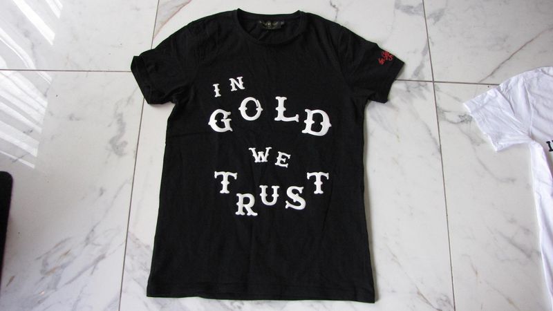 small IN GOLD WE TRUST zwart wit 23,50
