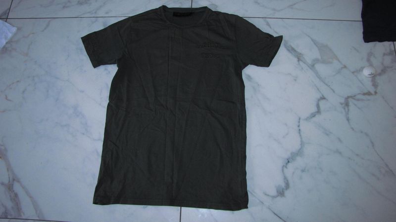 xs iIN GOLD WE  TRUST donker legergroen 22,50