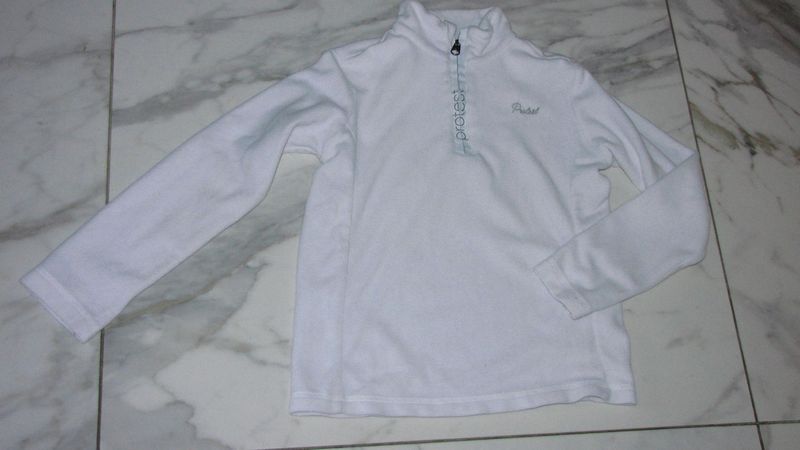 140 PROTEST witte fleece (ski) trui  15,00