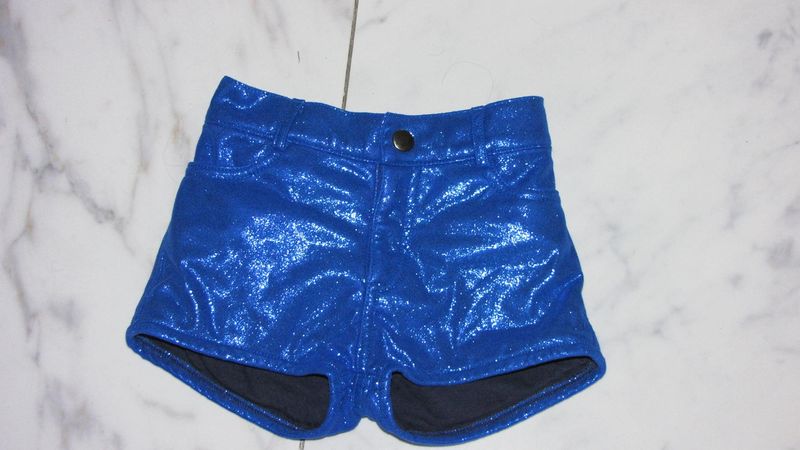 104 LOFF blauwe hotpant 13,50