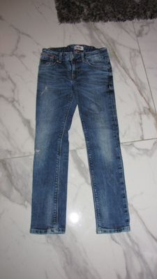 122 TOMMY HILFIGER hartjes jeans 19,00