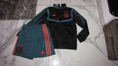 128-134 voorbeeld AJAX jas en broek