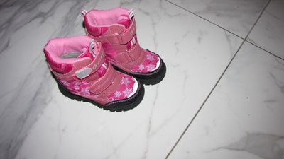 25 roze SNOWBOOTS Galop 20,00