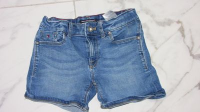 128 TOMMY HILFIGER jeans short  16,00