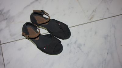 29 TOMMY HILFIGER linnen schoenen 15,00