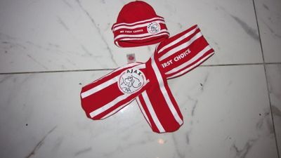 AJAX muts en sjaal my first choice 13,50