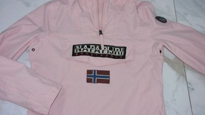 36 NAPAPIJRI zomerjas detail