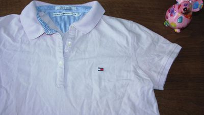 38 tommy hilfiger roze polo det.jpg