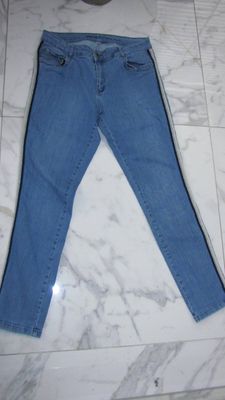 44-30 PARAMI jeans 17,50
