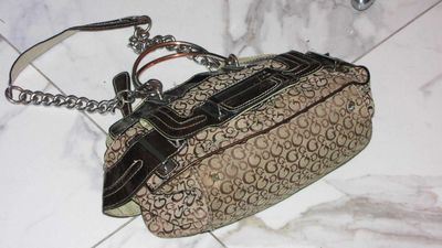 GUESS tas foto 2