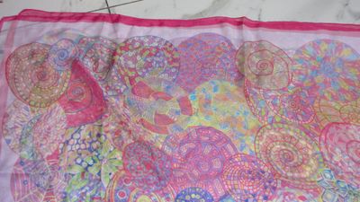 roze ZIJDEN sjaal detail