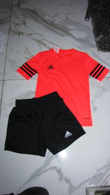 122-128 ADIDAS sporttenue oranje zwart 17,50 res?
