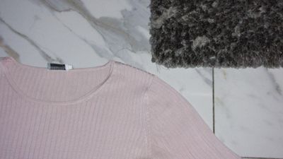 42 BIJENKORF roze zijden detail