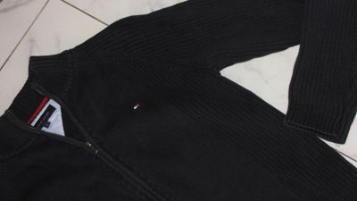 large TOMMY HILFIGER breisel vest detail