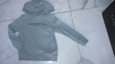 104 TOMMY HILFIGER gave grijze hoody 18,00