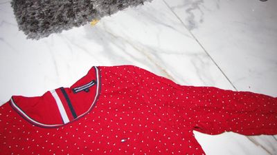 128 TOMMY HILFIER rode jurk detail werkje