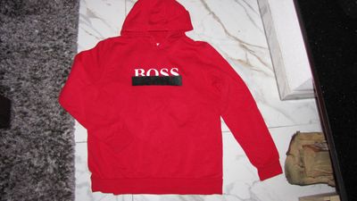 164 HUGO BOSS sweater rood 17,00