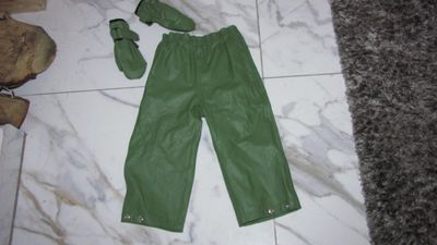 86-92 GOSOAKY regenbroek plus wanten 19,50