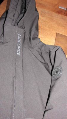 small AIRFORCE winterjas detail overbelicht