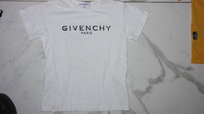 116 GIVENCHY wit shirt 16,50