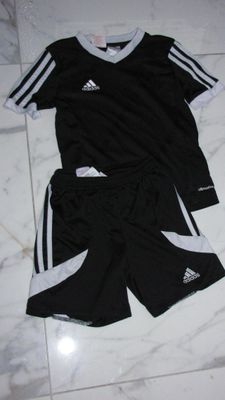 128 ADIDAS sport  zwart wit 17,50