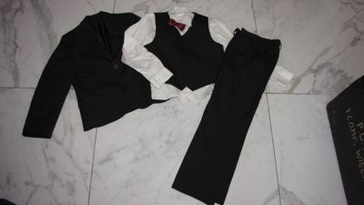 128 LLORENE LOMBARDI 5-delig kostuum 33,50