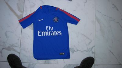 128 PARIS ST GERMAIN voetbalshirt 17,50