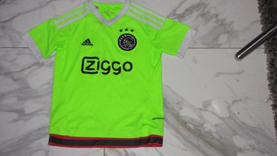 140 AJAX groen voetbalshirt 18,50