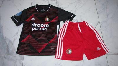 140 FEYENOORD voetbaltenue 28,50 res?