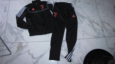 158 JUVENTUS trainingspak 37,50