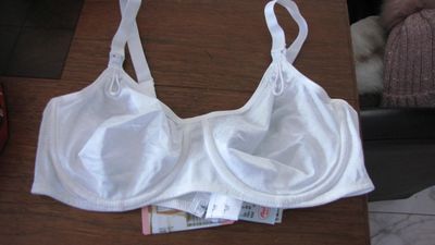 90b ANITA *nieuwe* voedingsbh wit 22,00