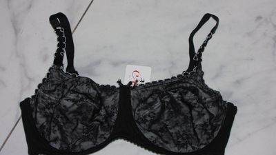 90c ALLES *nieuwe* voedingsbh zwart 22,00
