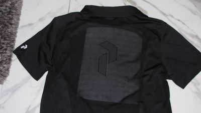 medium PEAK PERFORMANCE polo akant detail
