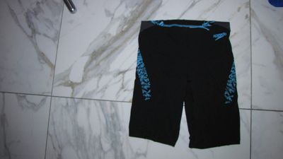 small SPEEDO maat 4 zwembroek lange pijp 15,00
